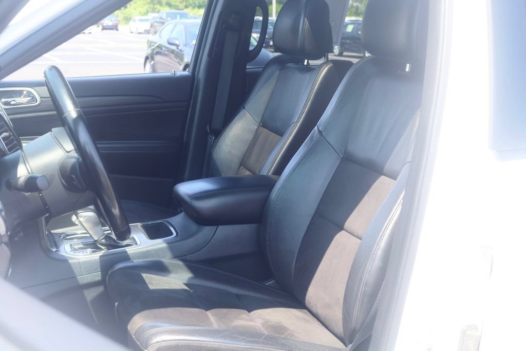 Used 2020 Jeep Grand Cherokee Altitude AWD/4WD image 25