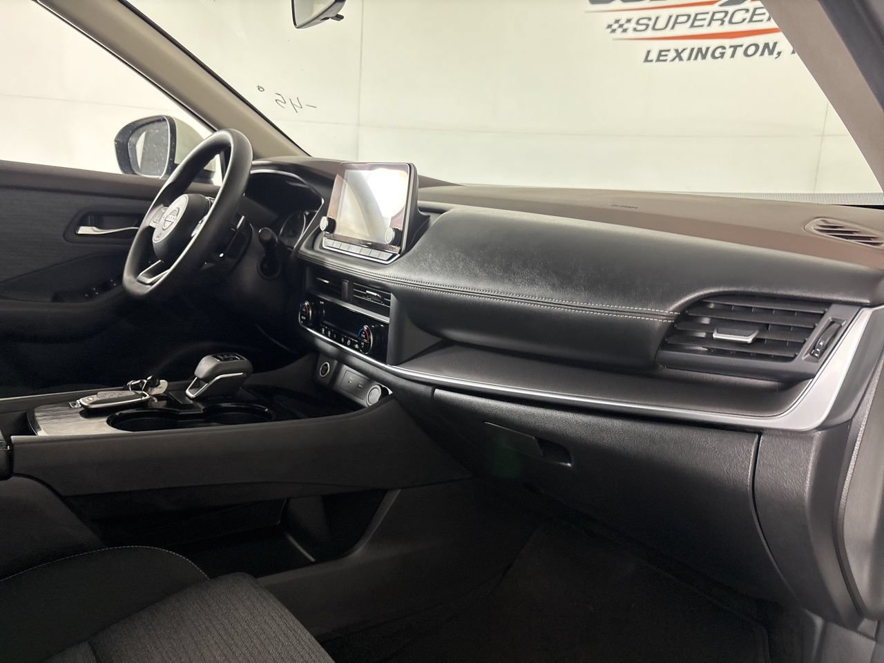 Used 2023 Nissan Rogue SV FWD image 28