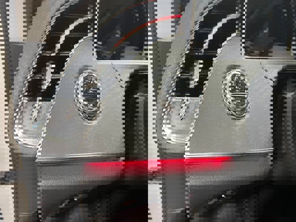 Used 2025 Mercedes-Benz E 350 4MATIC Sedan image 19