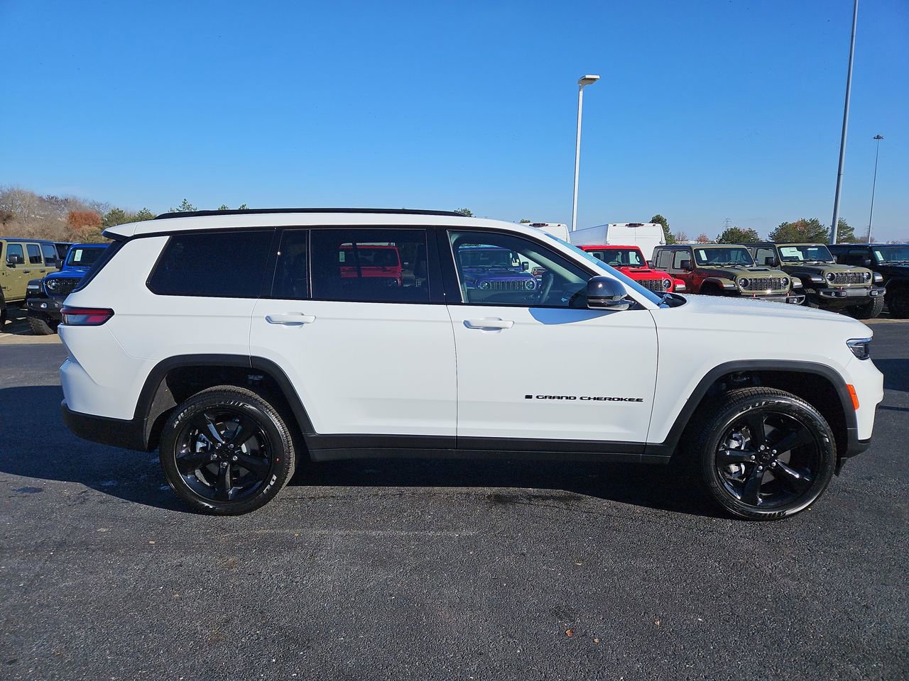 New 2025 Jeep Grand Cherokee L Altitude image 8