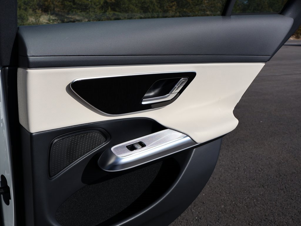 Used 2025 Mercedes-Benz E 350 4MATIC Sedan image 16