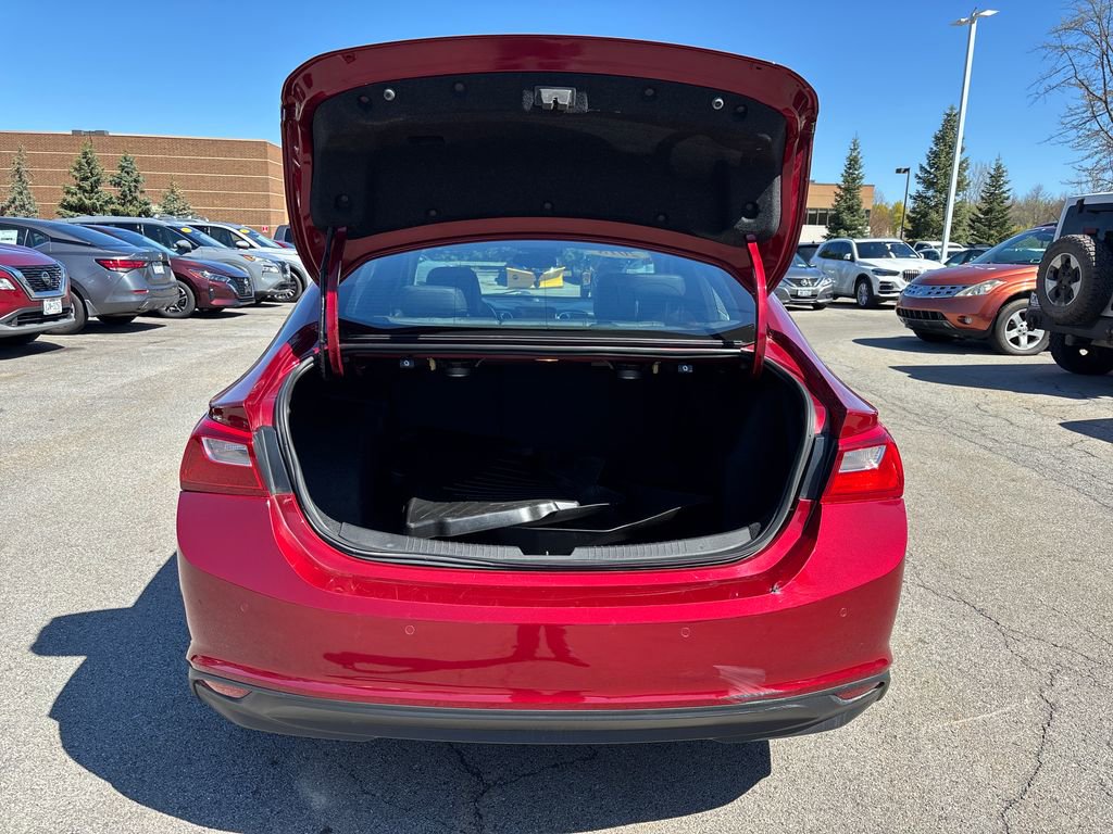 Used 2018 Chevrolet Malibu LT w/ Leather Package FWD image 13