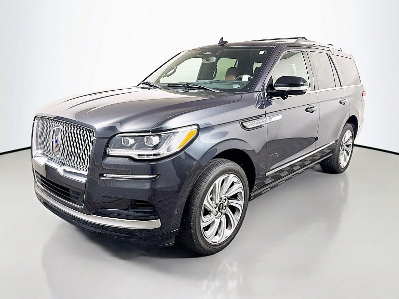 Used 2024 Lincoln Navigator Reserve AWD/4WD image 3