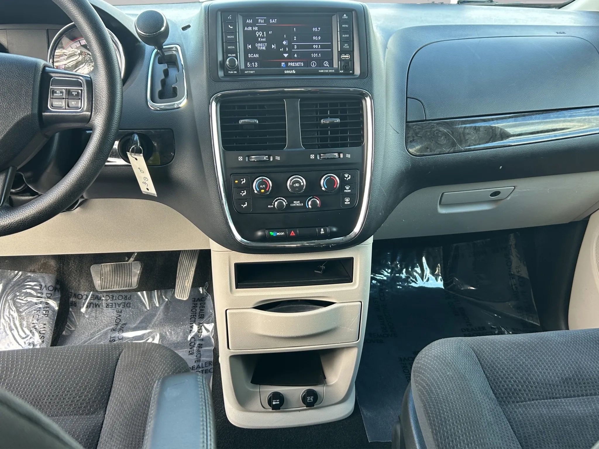 Used 2019 Dodge Grand Caravan SE w/ UConnect Hands-Free Group image 13