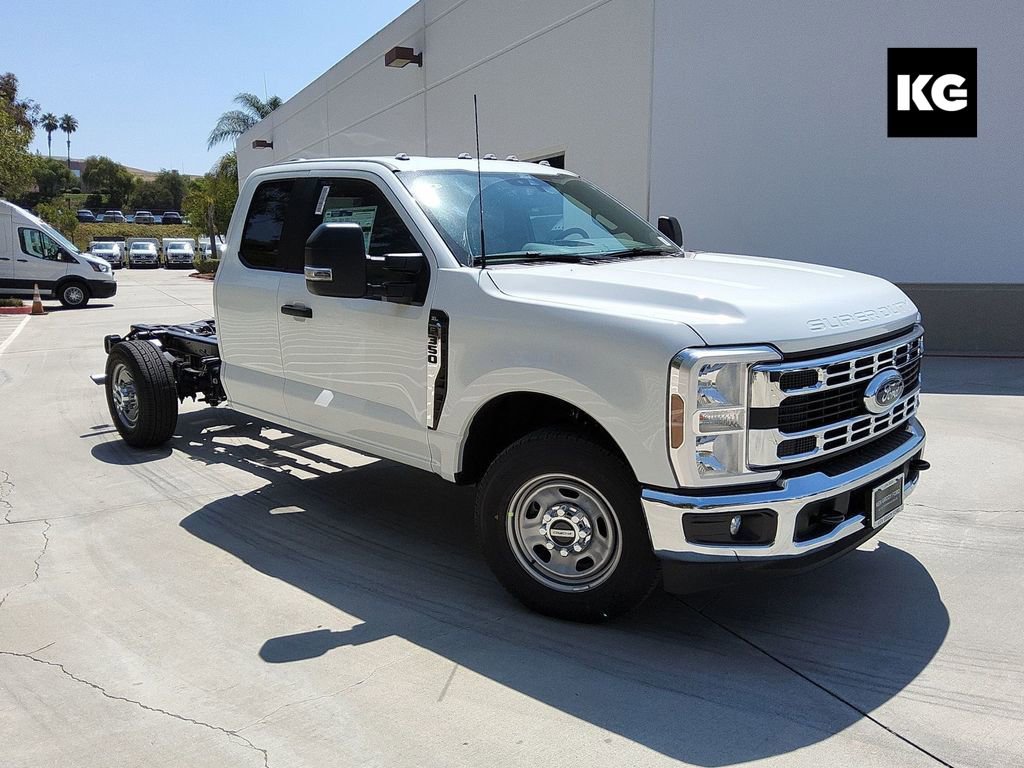 New 2025 Ford F350 XL w/ XL Chrome Package
