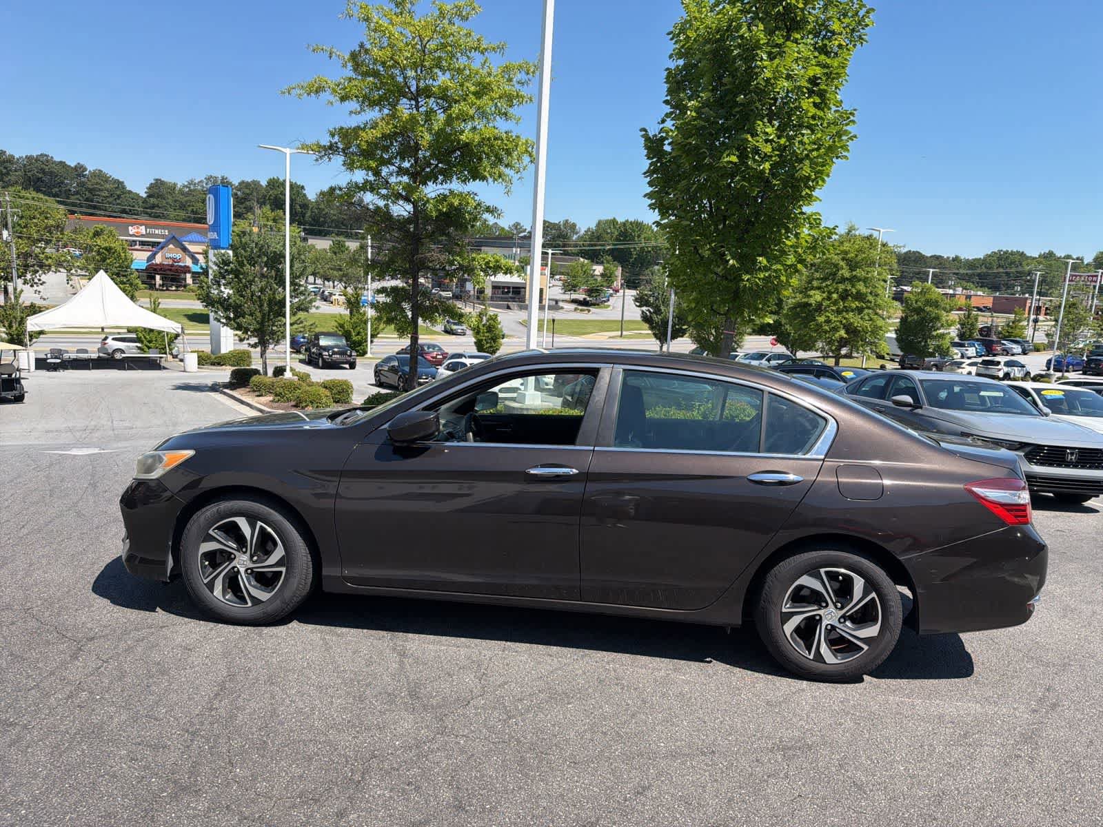 Used 2017 Honda Accord LX image 7