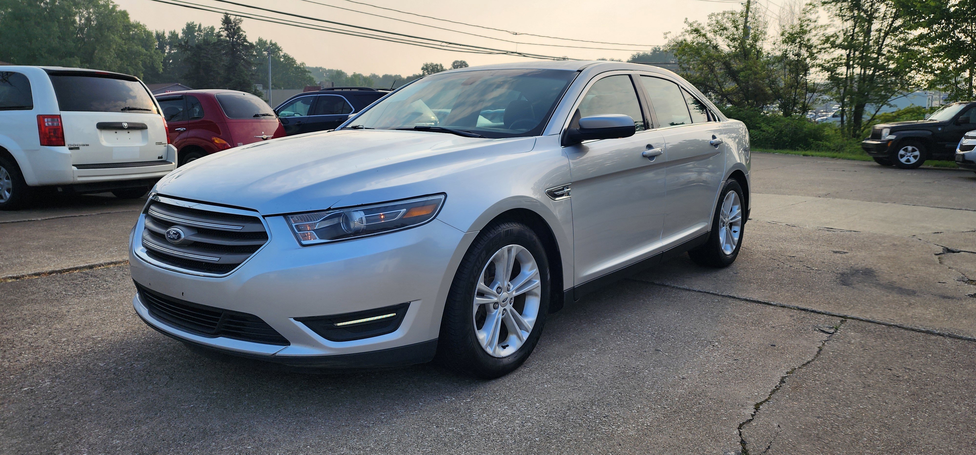 Used 2015 Ford Taurus SEL image 1