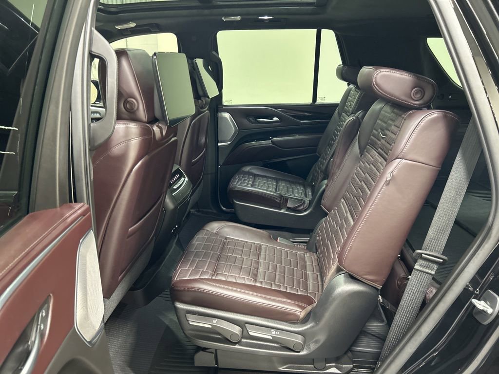 Used 2021 Cadillac Escalade Sport Platinum w/ LPO, ONYX Package image 32