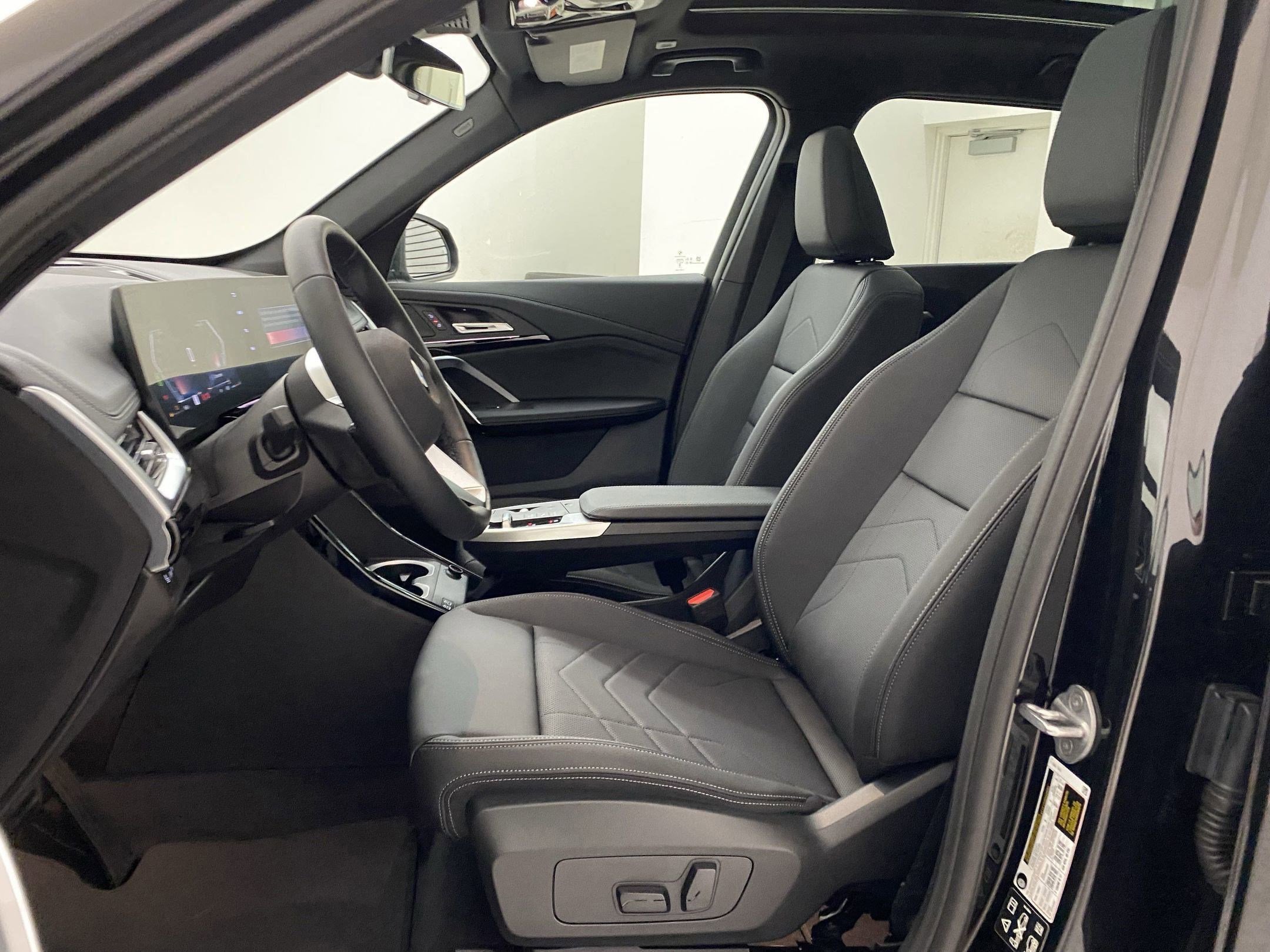 Used 2025 BMW X1 xDrive28i w/ Convenience Package image 4