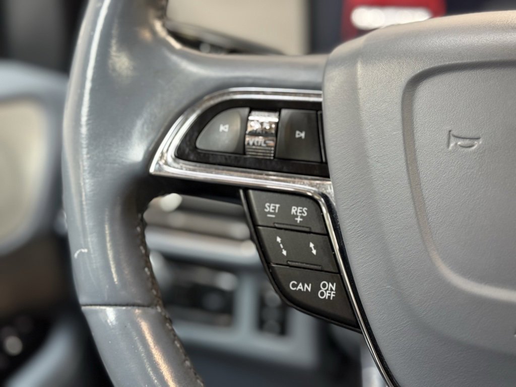 Used 2021 Lincoln Navigator Black Label w/ Cargo Convenience Package image 23