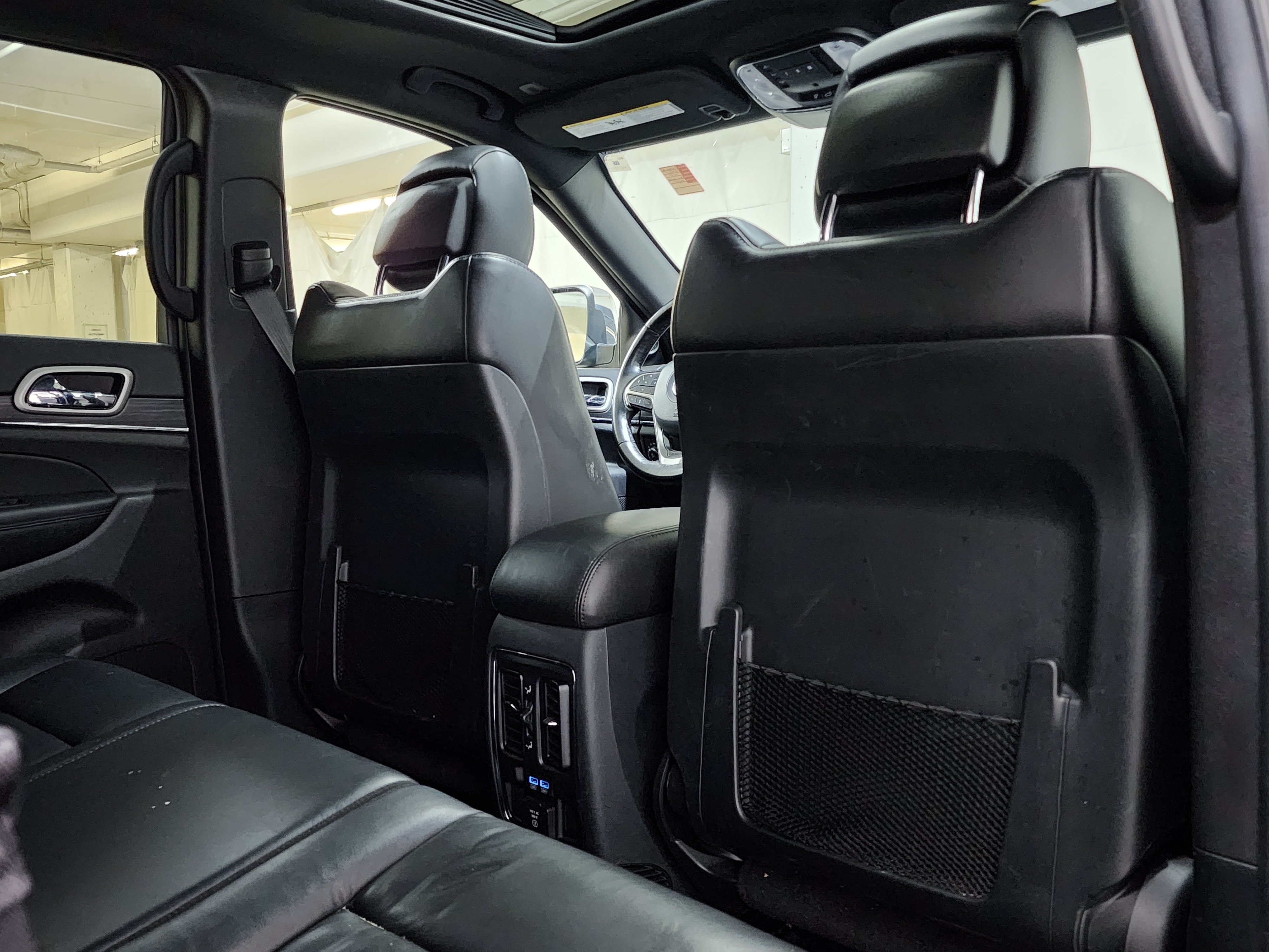 Used 2020 Jeep Grand Cherokee Limited AWD/4WD image 19