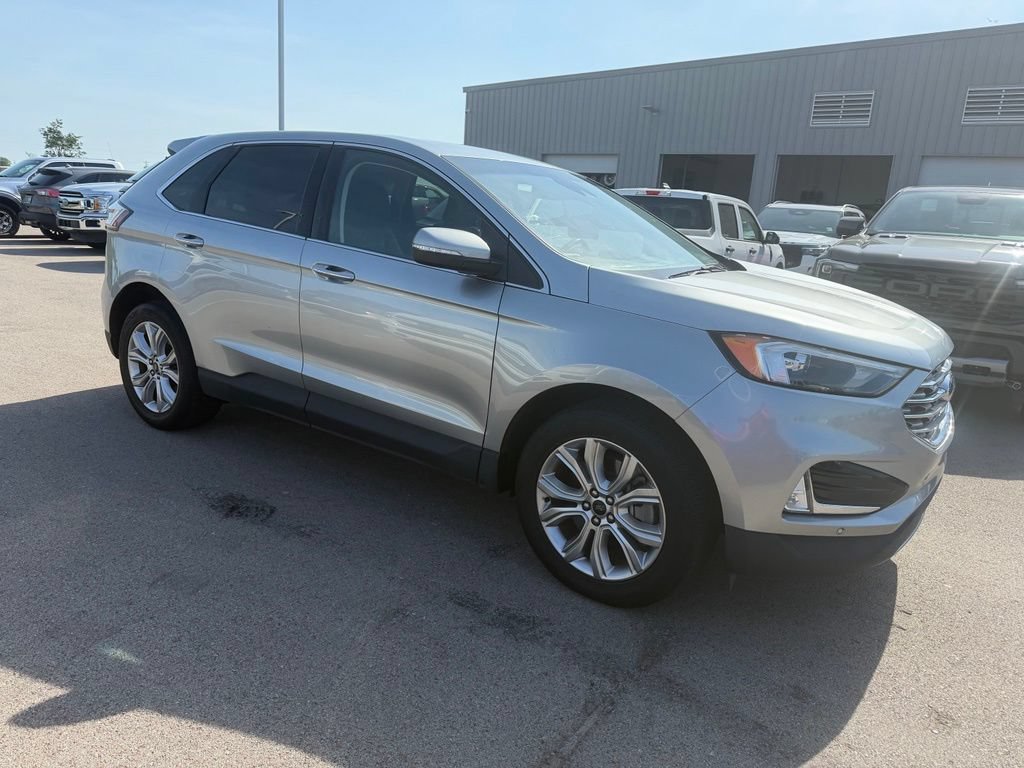 Used 2023 Ford Edge Titanium AWD/4WD image 2