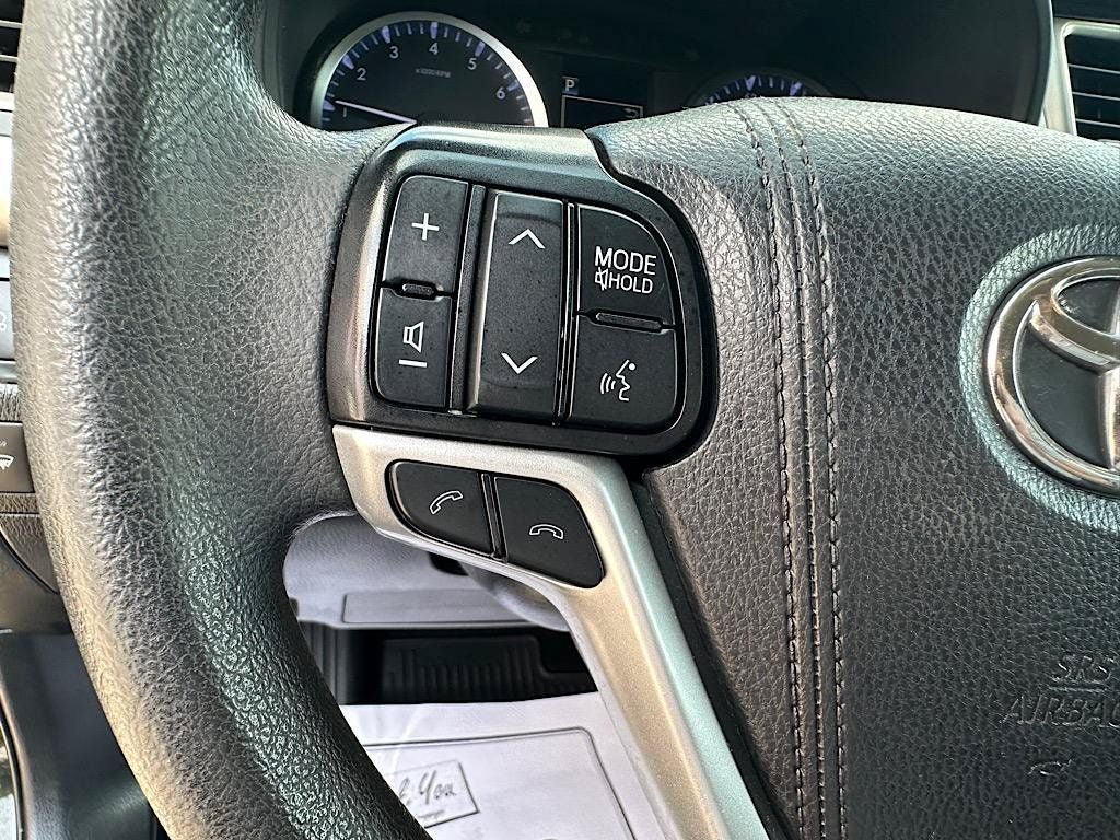 Used 2019 Toyota Highlander LE AWD/4WD image 21