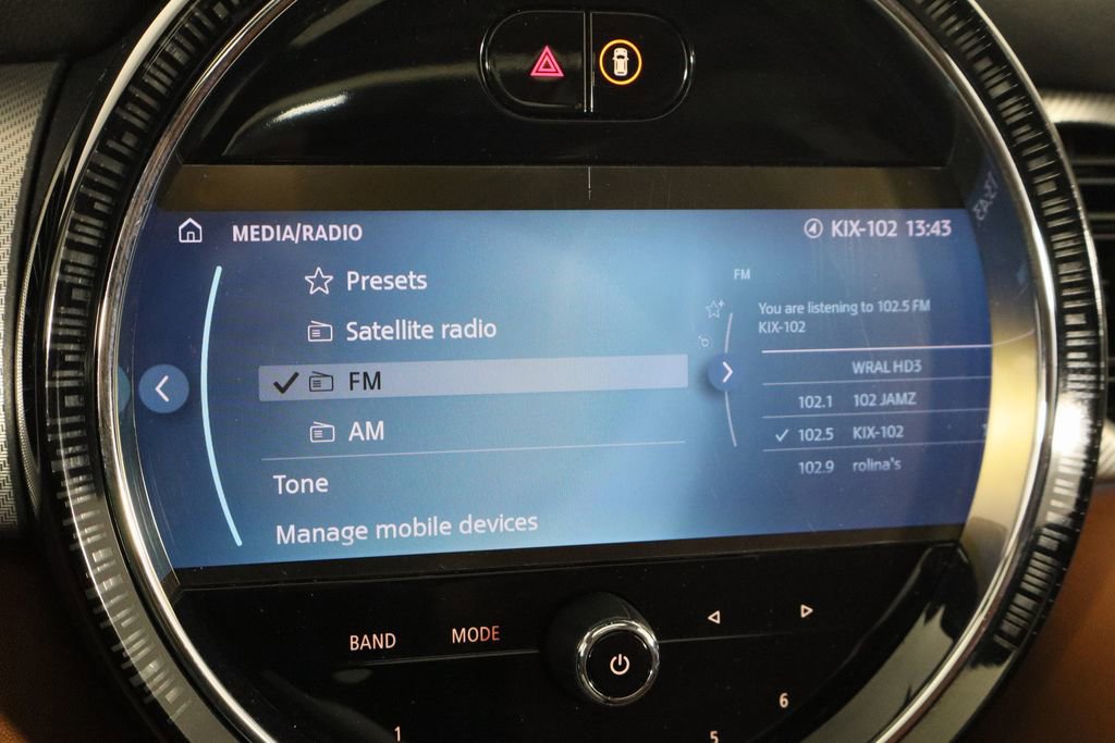 Used 2023 MINI Cooper 2-Door Hardtop w/ Signature Upholstery Package image 33