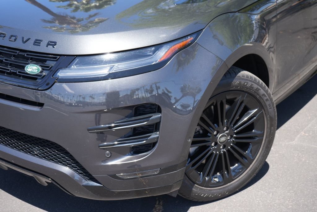 Used 2024 Land Rover Range Rover Evoque Dynamic SE AWD/4WD image 2