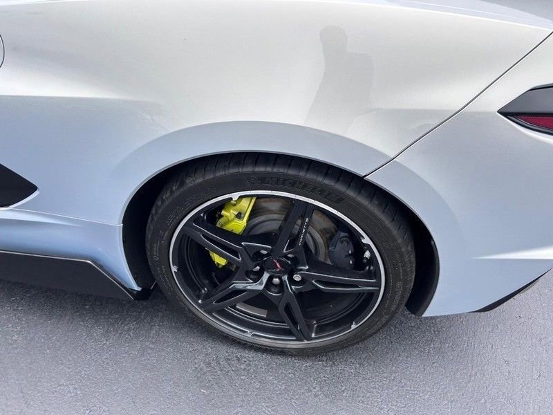 Used 2021 Chevrolet Corvette Stingray Premium Conv w/ Z51 Performance Package image 8