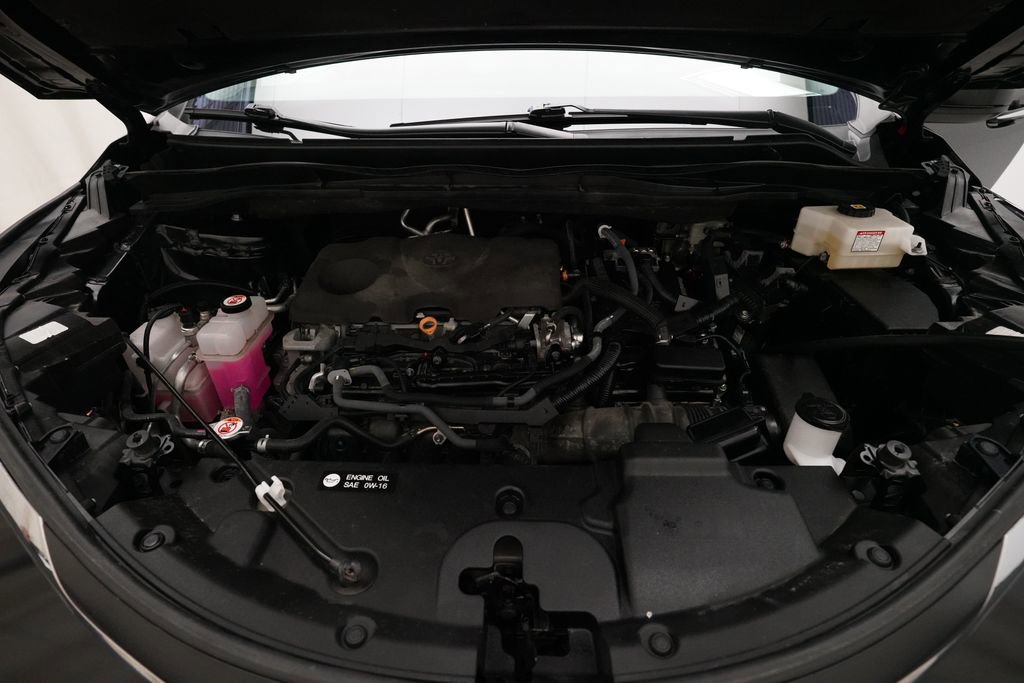 Used 2023 Toyota Sienna XLE FWD image 3