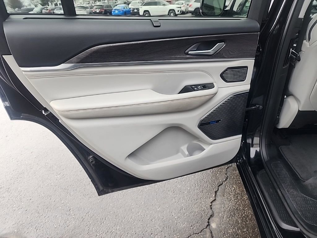 Used 2021 Jeep Grand Cherokee L Overland w/ Luxury Tech Group IV image 25