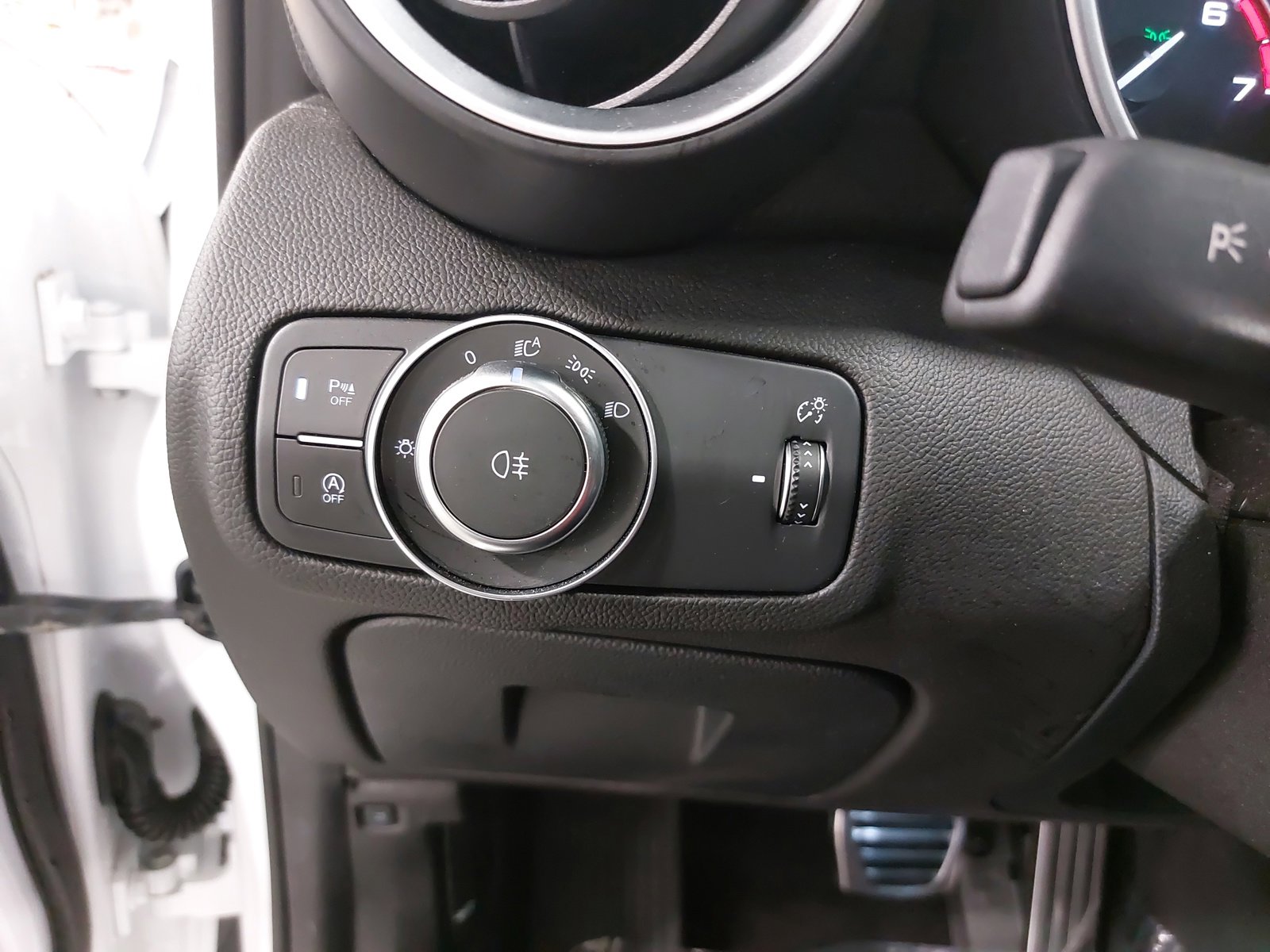 Used 2023 Alfa Romeo Giulia Ti w/ Active Assist Plus Package RWD image 28