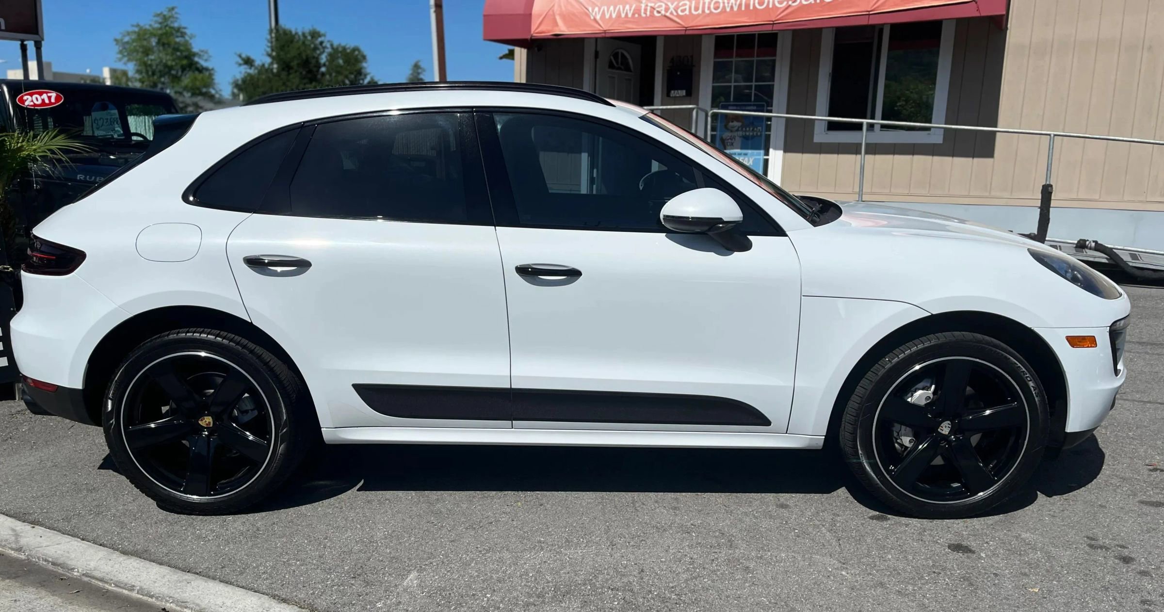 Used 2017 Porsche Macan S image 8