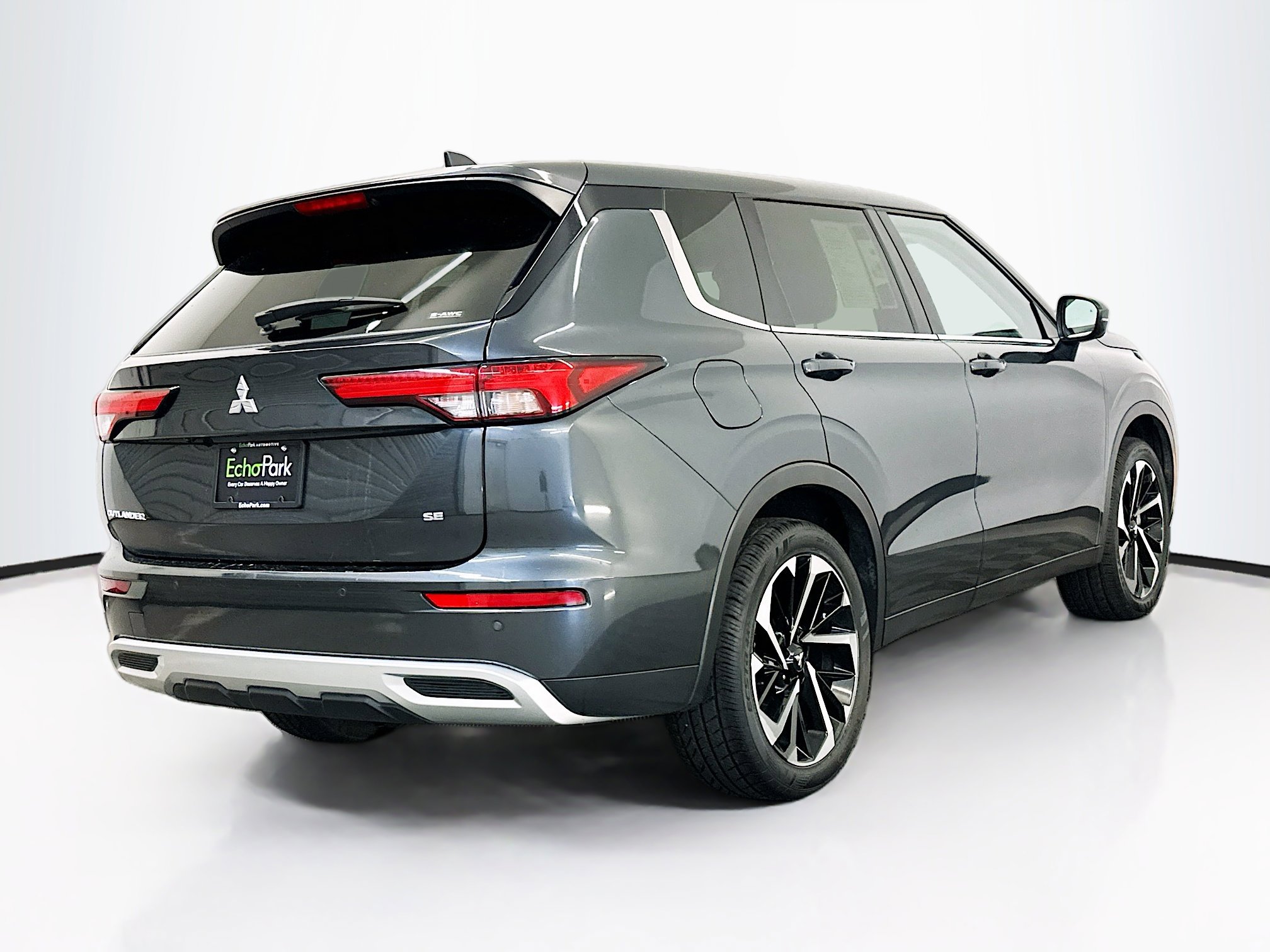 Used 2024 Mitsubishi Outlander SE image 9