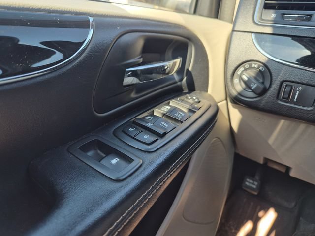 Used 2019 Dodge Grand Caravan SXT FWD image 14