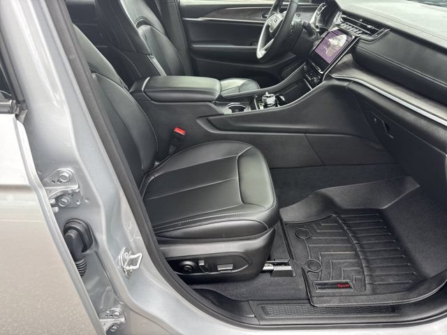 Used 2025 Jeep Grand Cherokee Limited AWD/4WD image 15