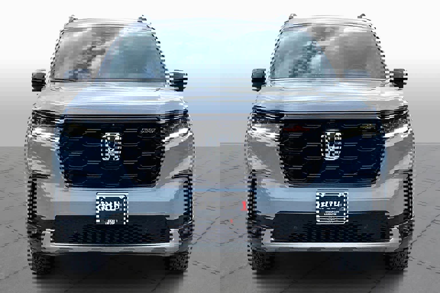 Used 2025 Honda Pilot TrailSport image 4