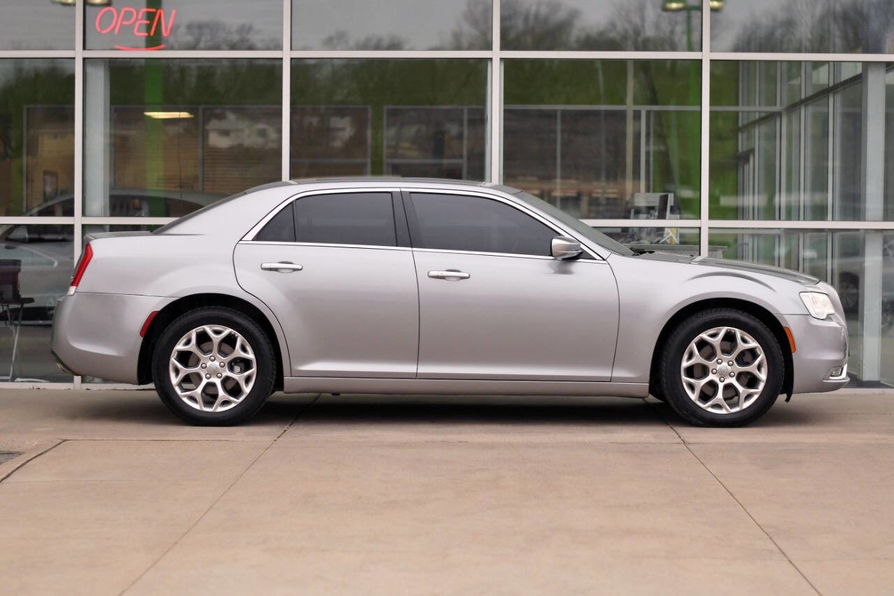Used 2017 Chrysler 300 C Platinum image 8