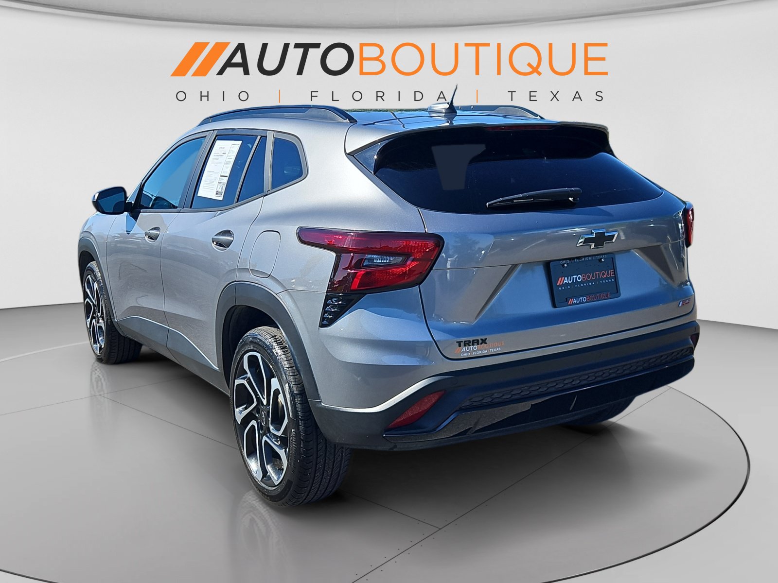 Used 2025 Chevrolet Trax RS w/ Sunroof Package FWD image 3