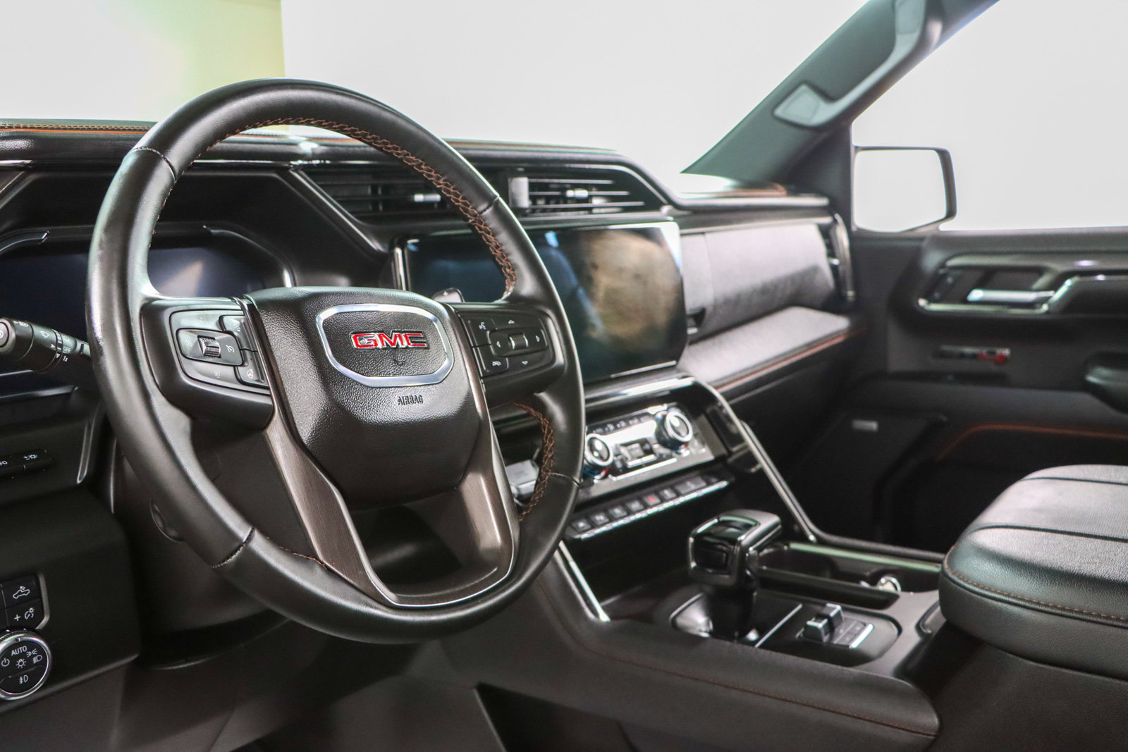 Used 2024 GMC Sierra 1500 AT4 w/ Technology Package AWD/4WD image 28
