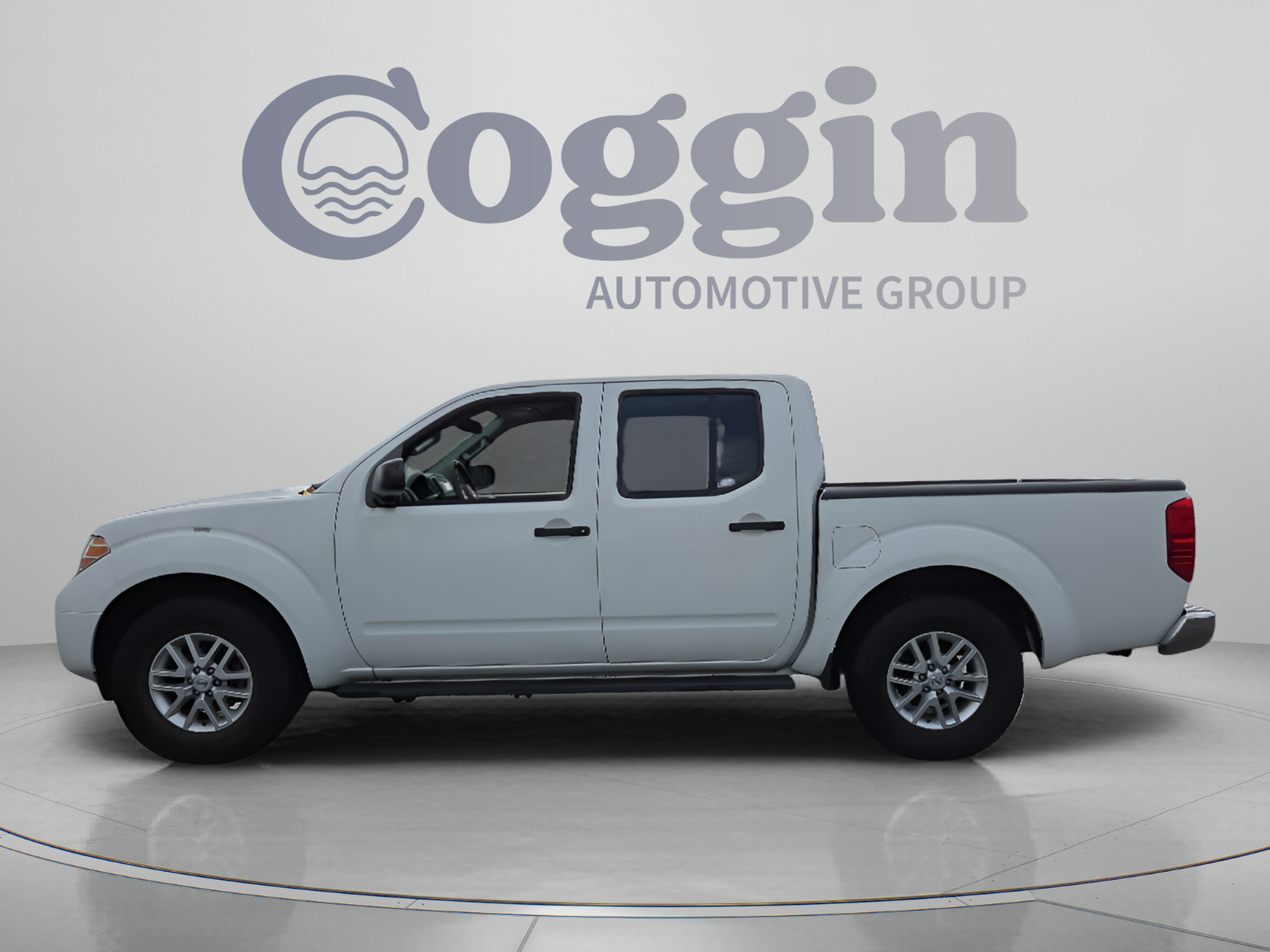 Used 2017 Nissan Frontier SV RWD image 2