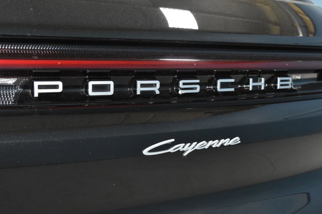 Certified 2025 Porsche Cayenne image 32
