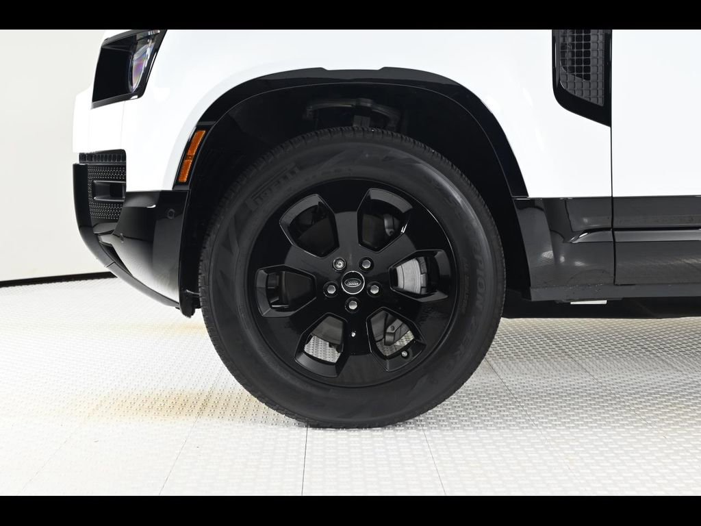 Used 2025 Land Rover Defender 110 X-Dynamic SE image 24