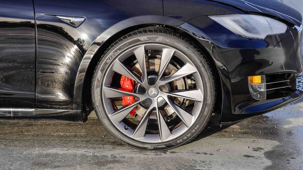 Used 2021 Tesla Model S Performance image 11