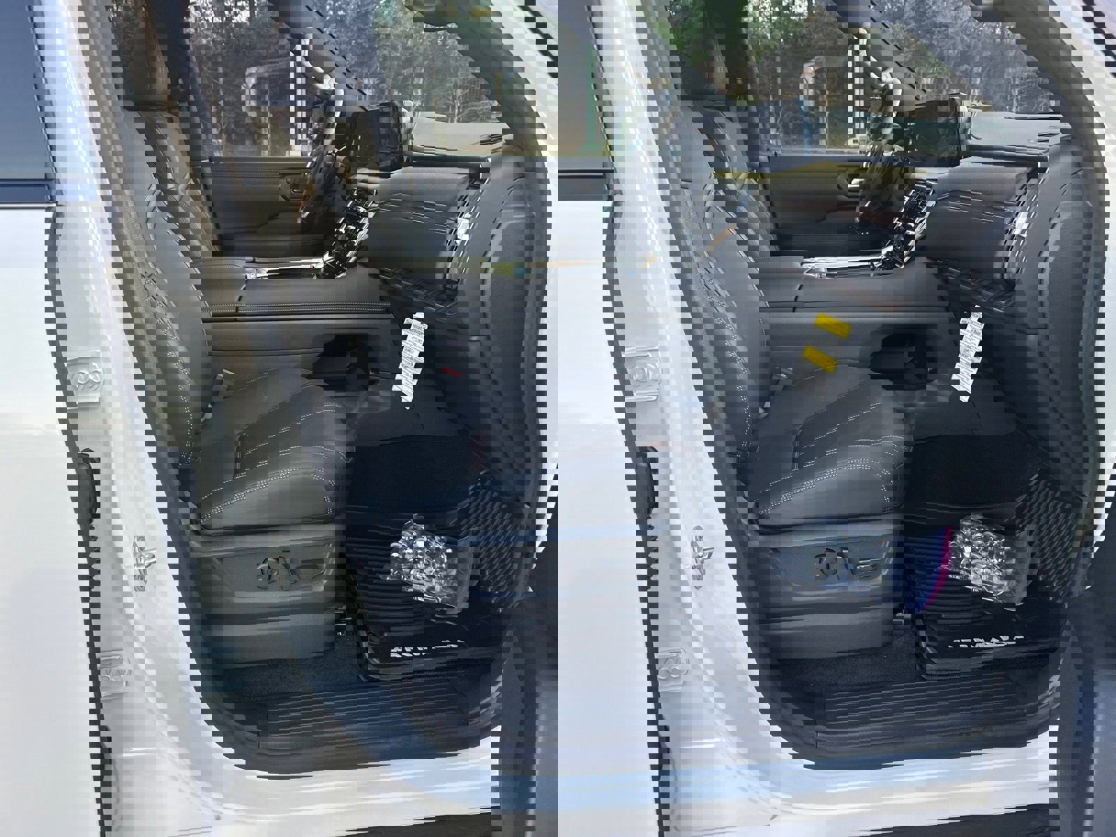 New 2026 Nissan Armada SL w/ Captain's Chari Seat Package image 13