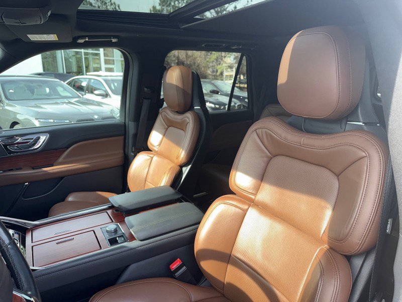 Used 2022 Lincoln Navigator Reserve image 10