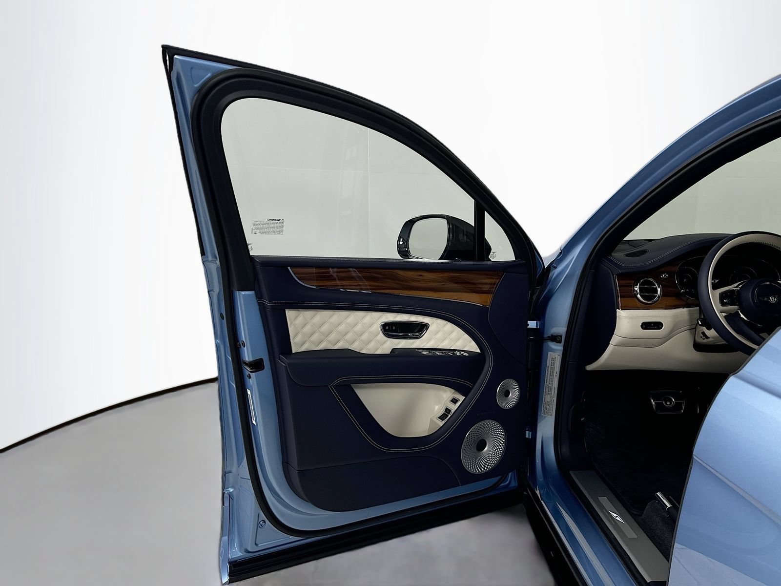 Certified 2025 Bentley Bentayga AWD/4WD image 16