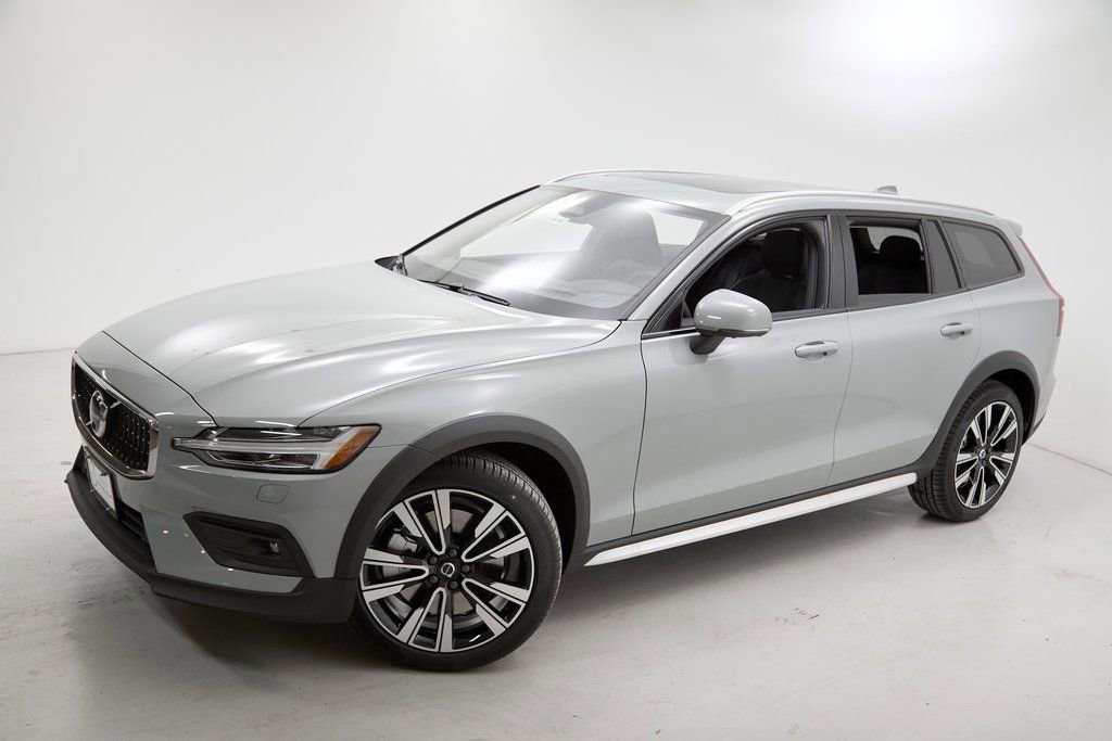 New 2026 Volvo V60 B5 Cross Country Ultra w/ Climate Package image 3