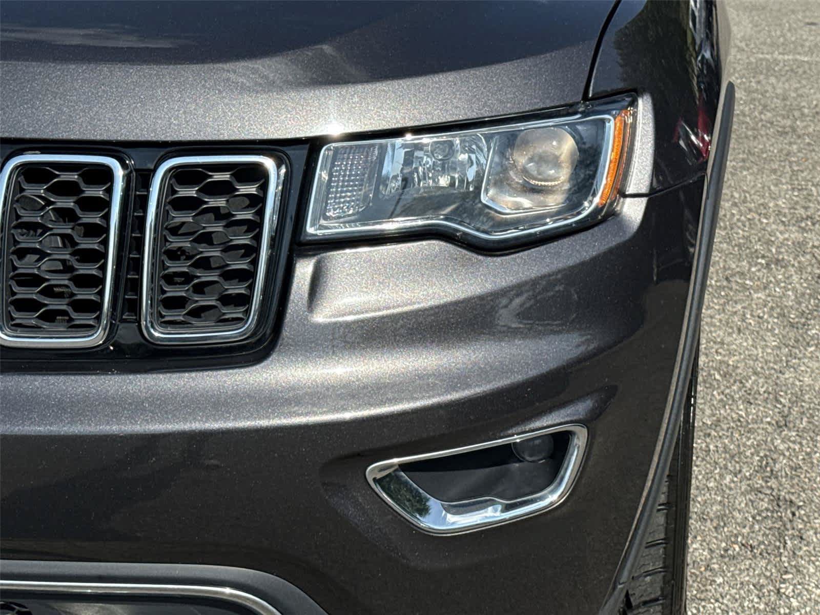 Used 2018 Jeep Grand Cherokee Limited AWD/4WD image 9