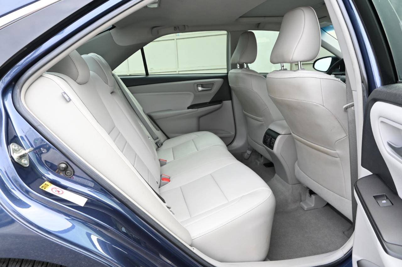 Used 2017 Toyota Camry XLE w/ Moonroof Package image 32