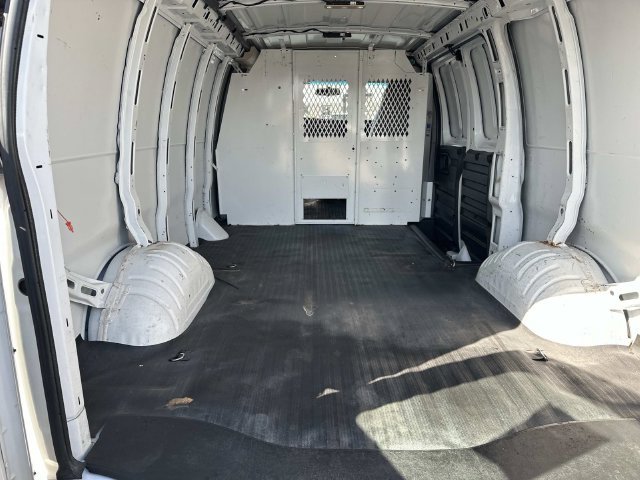 Used 2018 Chevrolet Express 2500 w/ Driver Convenience Package RWD image 13