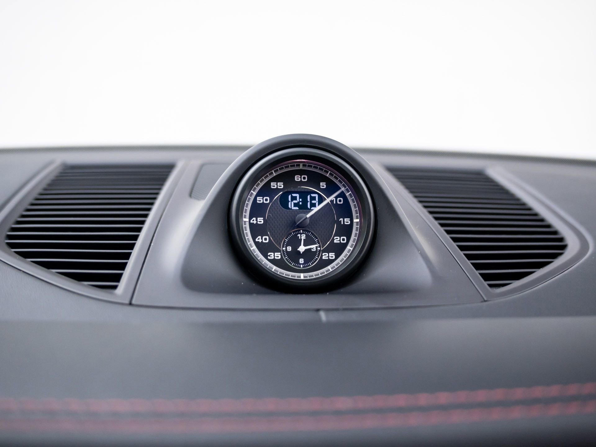 Certified 2023 Porsche Macan Turbo image 23