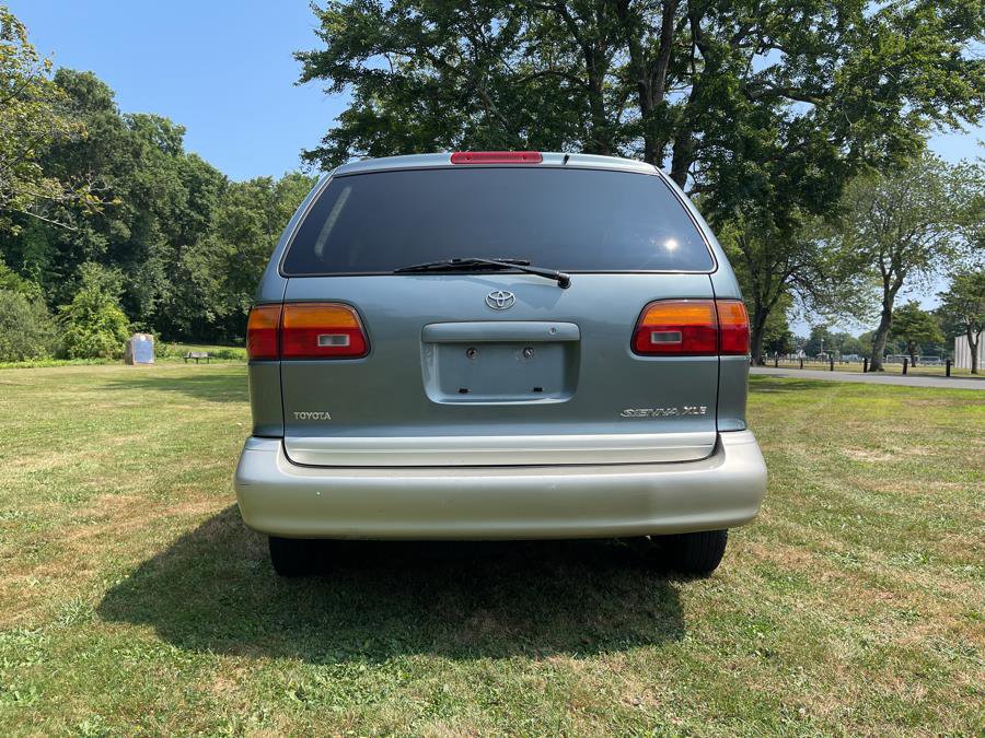 Used 1999 Toyota Sienna LE FWD image 30