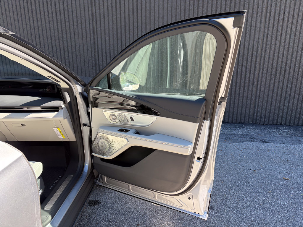 New 2026 Lincoln Nautilus Reserve AWD/4WD image 36