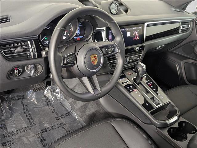 Certified 2023 Porsche Macan image 4