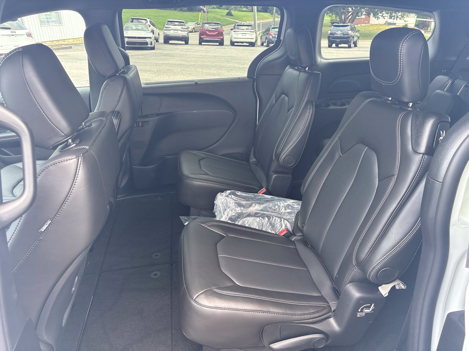 New 2027 Chrysler Pacifica LX FWD image 22