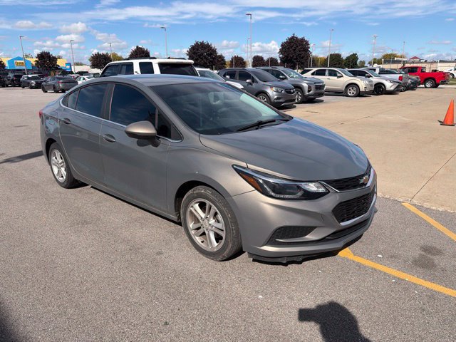 Used 2017 Chevrolet Cruze LT w/ Convenience Package FWD image 3
