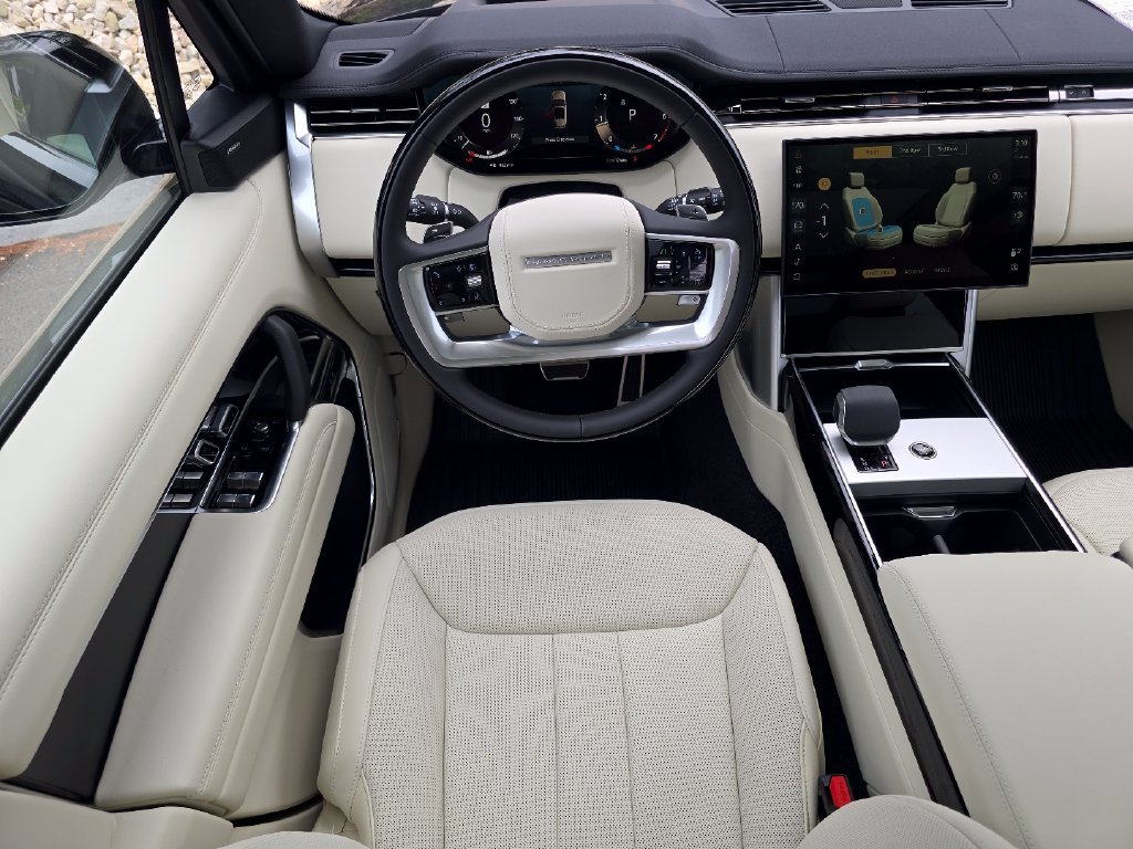 New 2026 Land Rover Range Rover Long Wheelbase SE AWD/4WD image 40