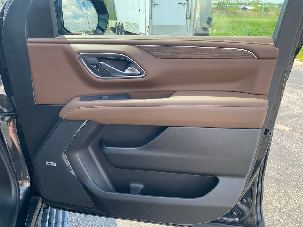 Used 2022 Chevrolet Tahoe High Country w/ LPO, Illumination Package AWD/4WD image 23